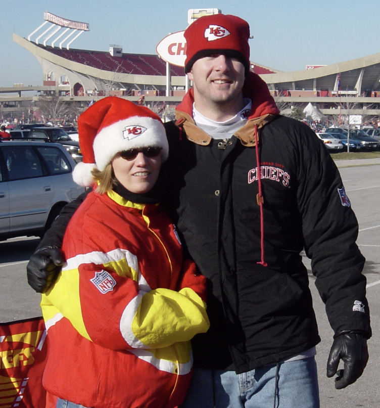 Clint+and+Sunshine+Anderson+outside+Arrowhead+stadium+in+2003.